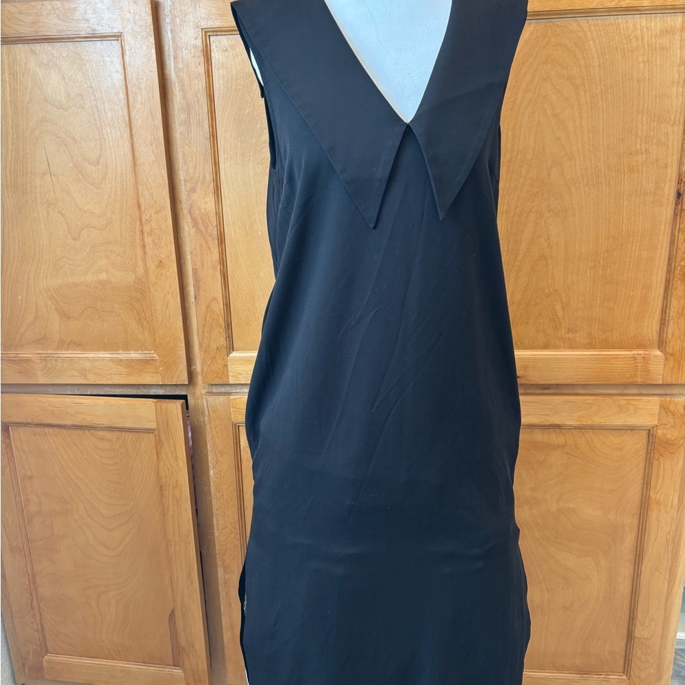 Fame and Partners Black V-Neck‎ Sheath Dress